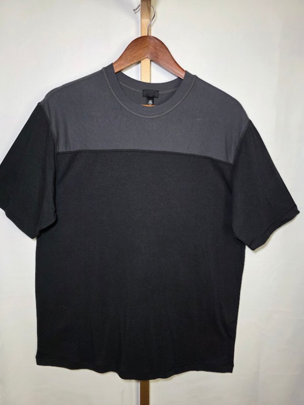 (2) NWT Skims Men's Colorblock Tees Size Small